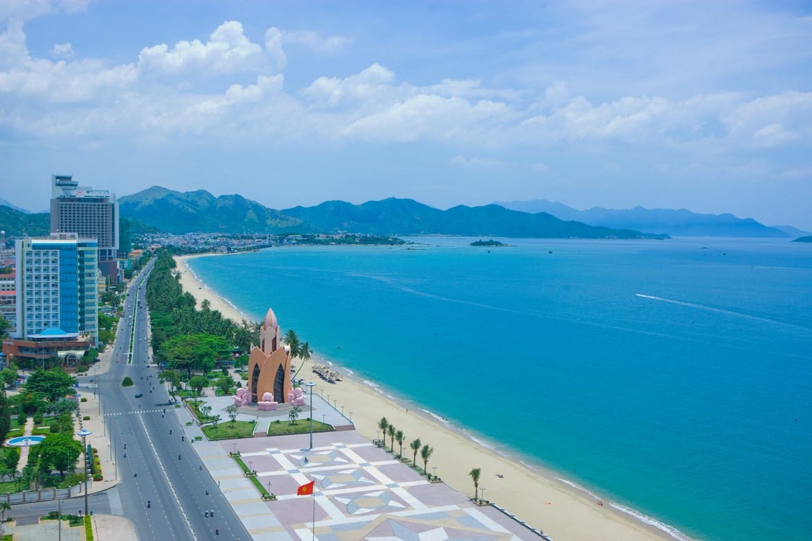 Toàn cảnh bãi biển du lịch nổi tiếng Nha Trang