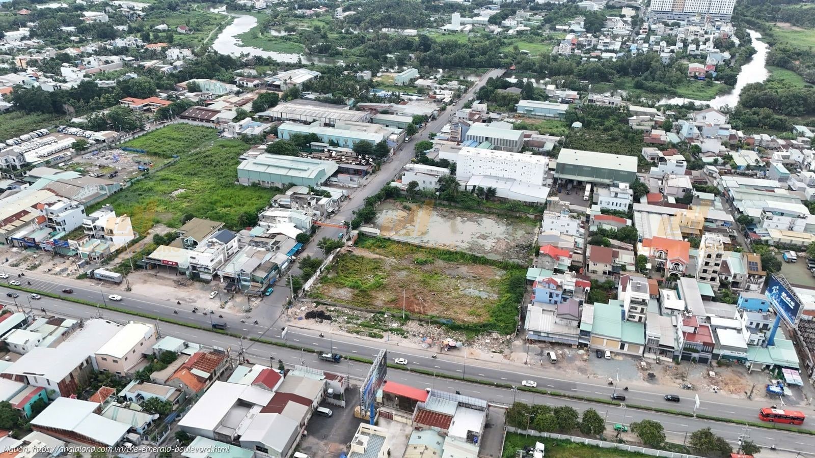 Tiến độ dự án căn hộ chung cư The Emerald Boulevard